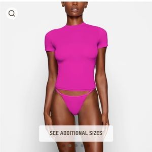 Skims Fits Everybody T-Shirt